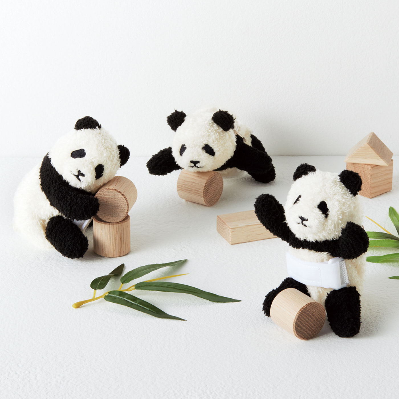 YOU+MORE! Let's go out together Baby Panda Wriggle Pouch