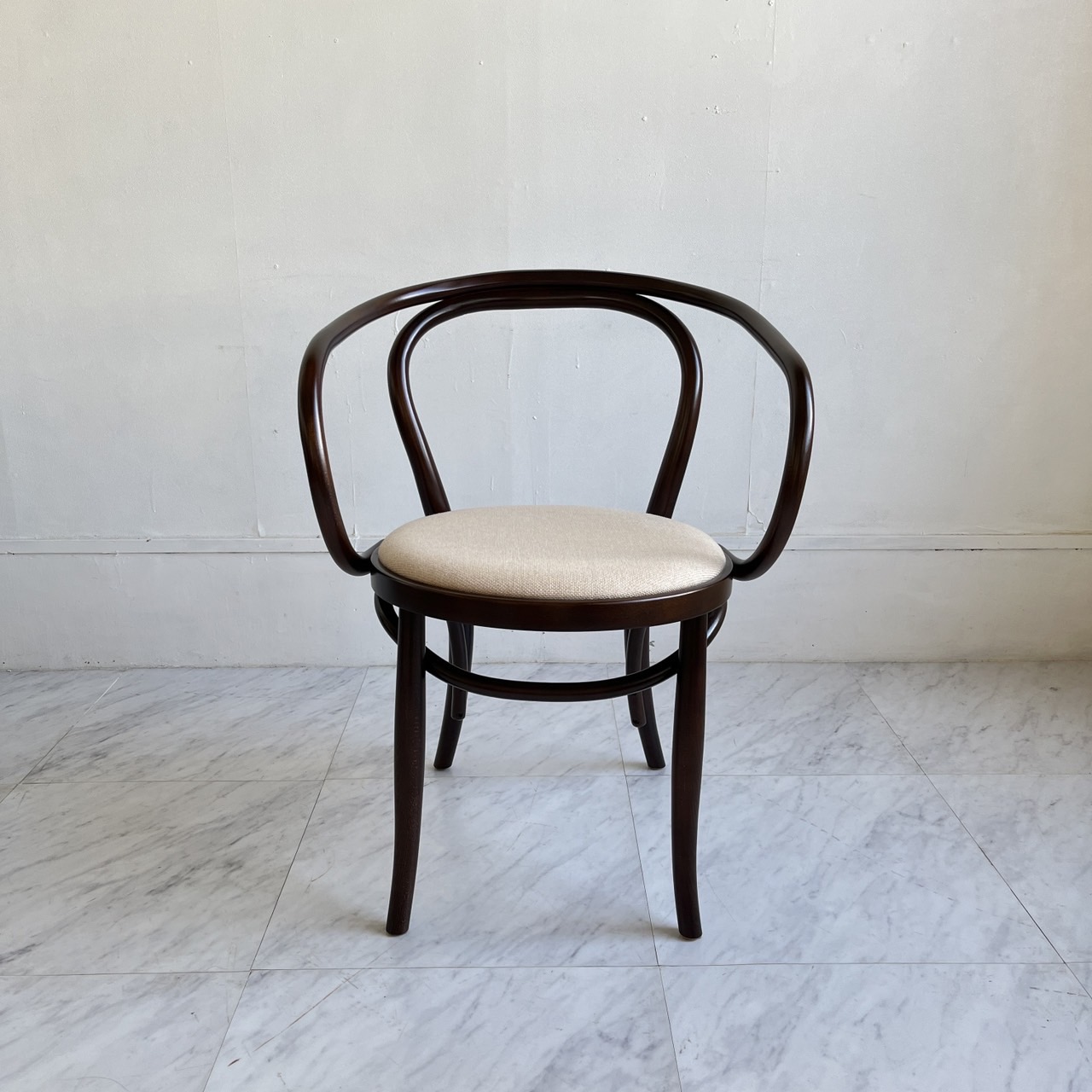 曲木家具 秋田木工 508-OU ダイニングチェアは、満足度99%、座り心地が