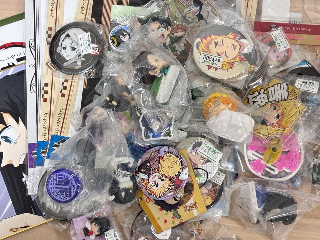鬼滅の刃　アニメ雑貨　グッズまとめ売り　缶バッジ　アクリルスタンド　100点 グッズ情報【柱百景】｜アニメ「鬼滅の刃」 柱展 －そして無限城へ